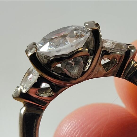 None and/or Unknown Jewelry - Vintage Three-Stone Diamond Ring, Round and Pear Shape Diamonds on Silver Band